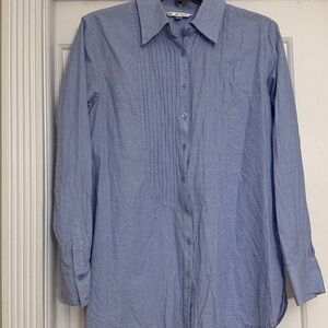 CAbi 804 chambray Pintuck Button Down Shirt, size medium, EUC